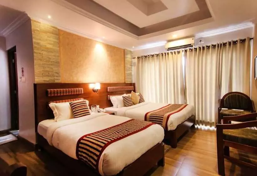 هتل Kuti Resort And Spa