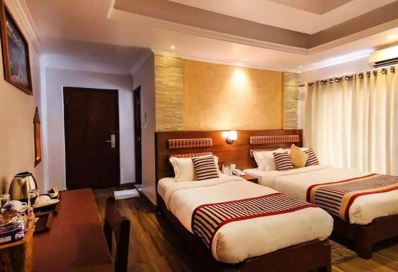 هتل Kuti Resort And Spa