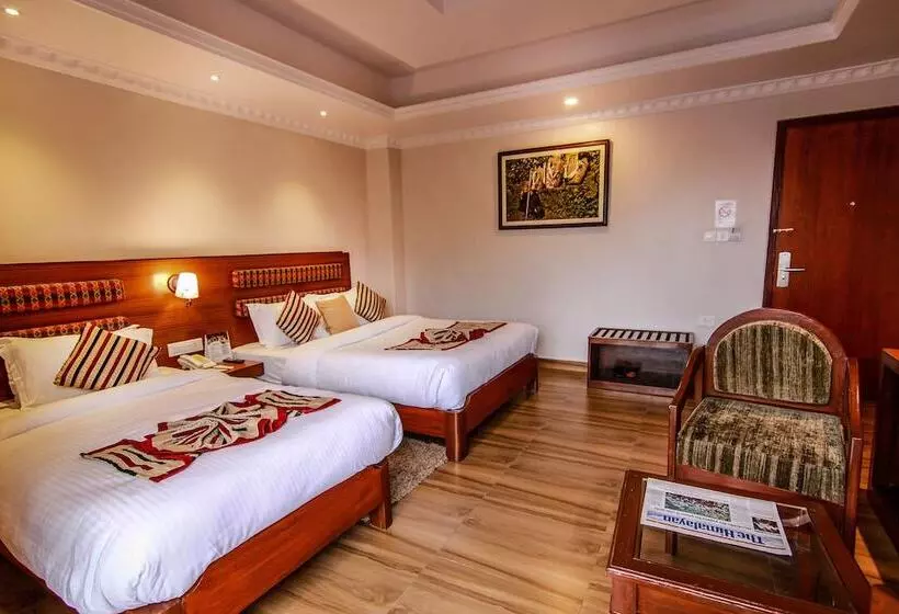 هتل Kuti Resort And Spa