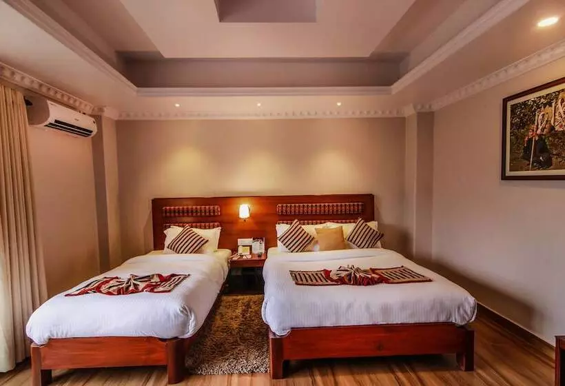 هتل Kuti Resort And Spa