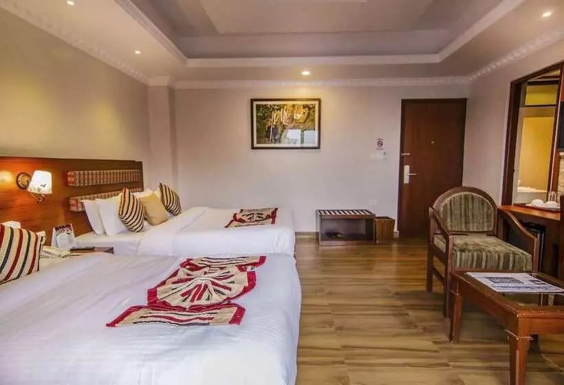 هتل Kuti Resort And Spa