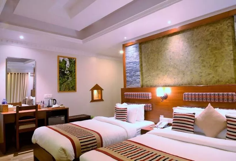 هتل Kuti Resort And Spa