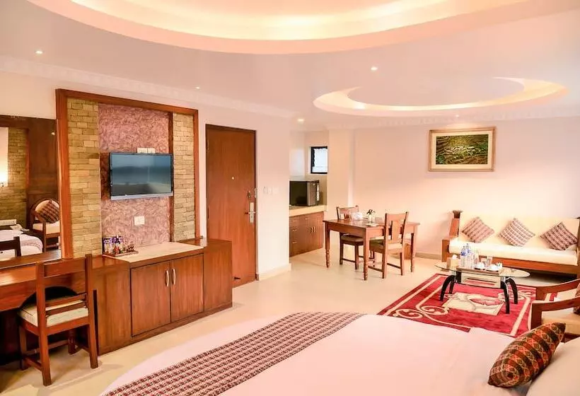 هتل Kuti Resort And Spa