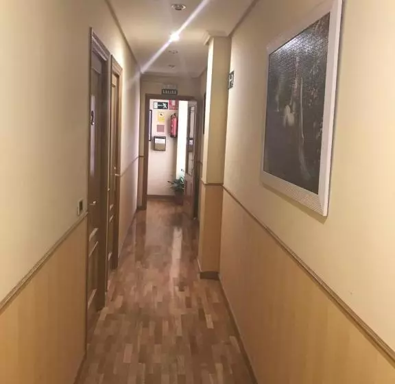 ホテル Pension Logroño