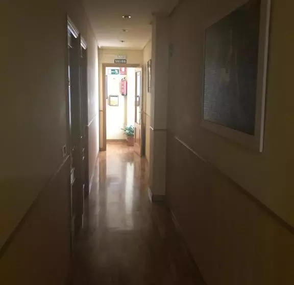 ホテル Pension Logroño