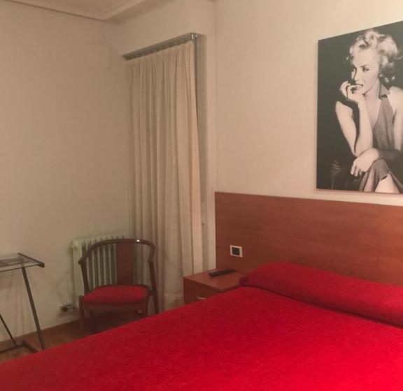 هتل Pension Logroño