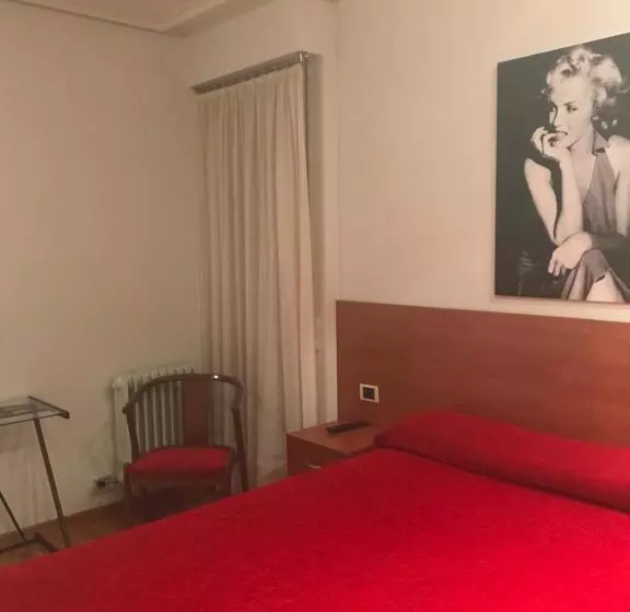 ホテル Pension Logroño