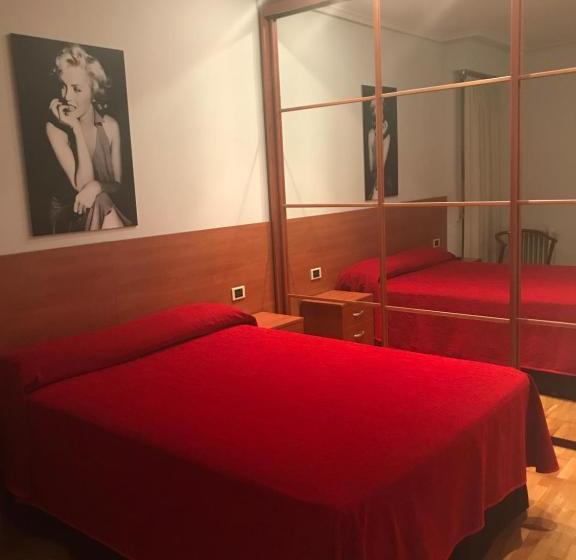 هتل Pension Logroño