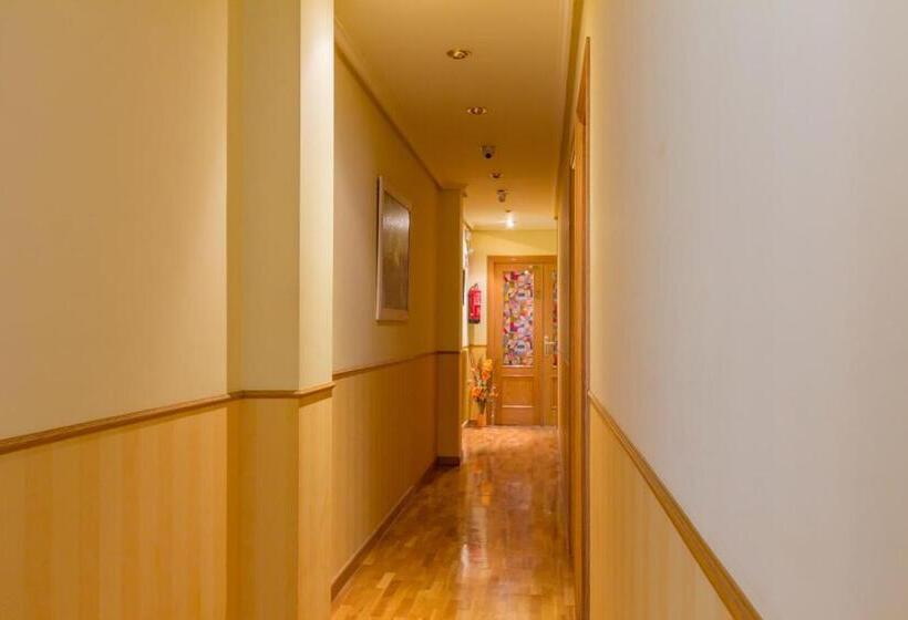 هتل Pension Logroño