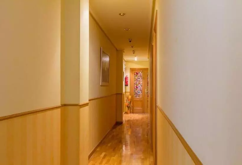 ホテル Pension Logroño