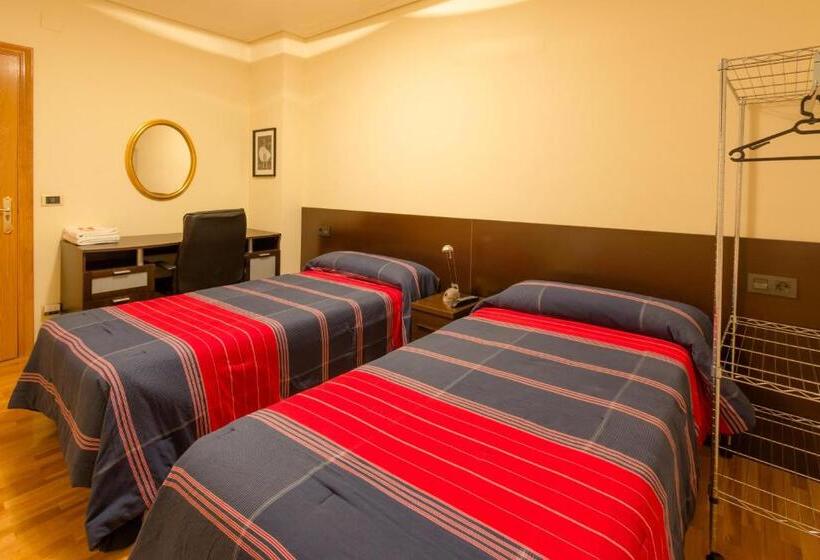 هتل Pension Logroño