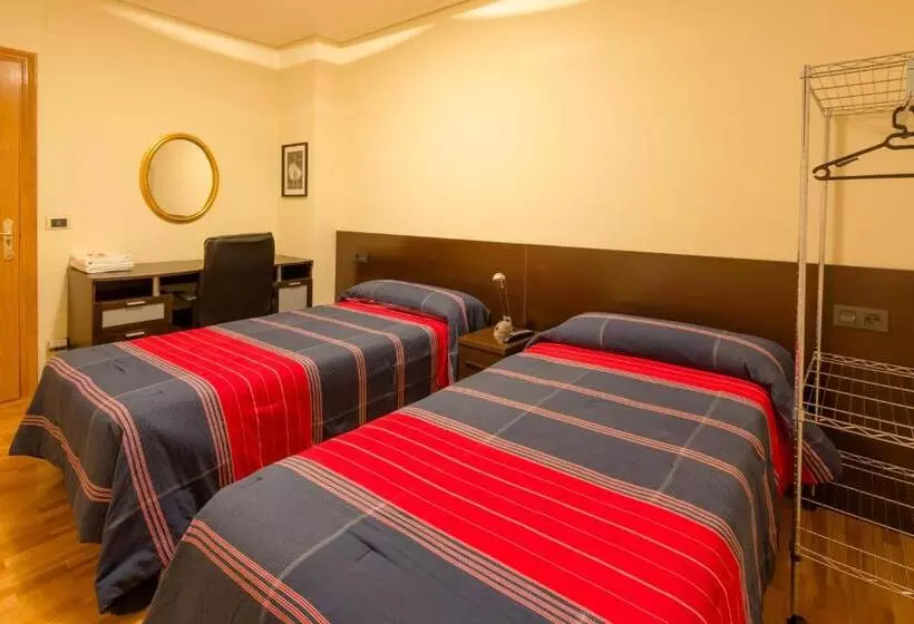 ホテル Pension Logroño