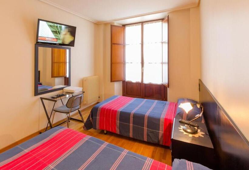 هتل Pension Logroño