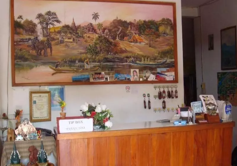 ホテル Rattana Guesthouse