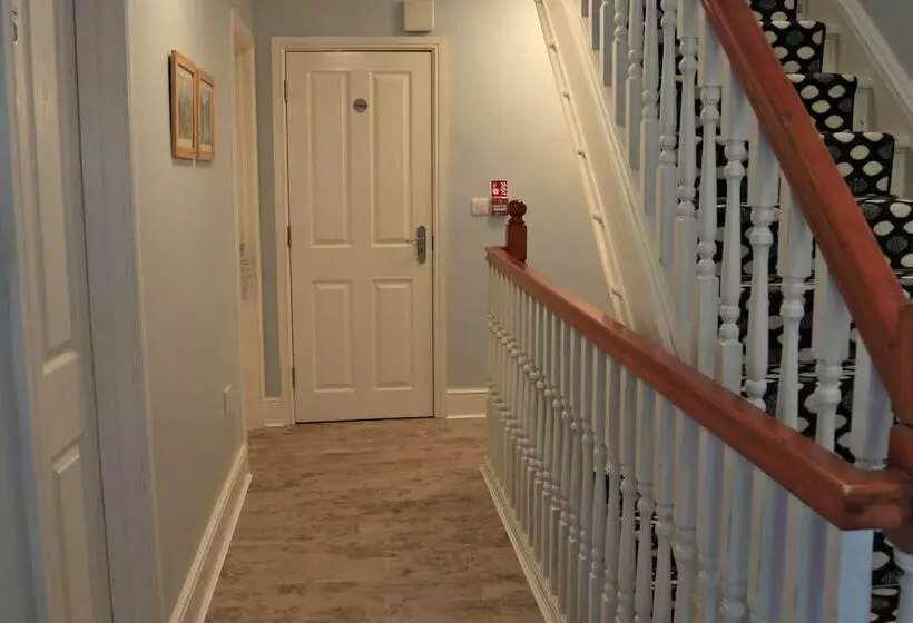 Hotelli Summerhill Guest House