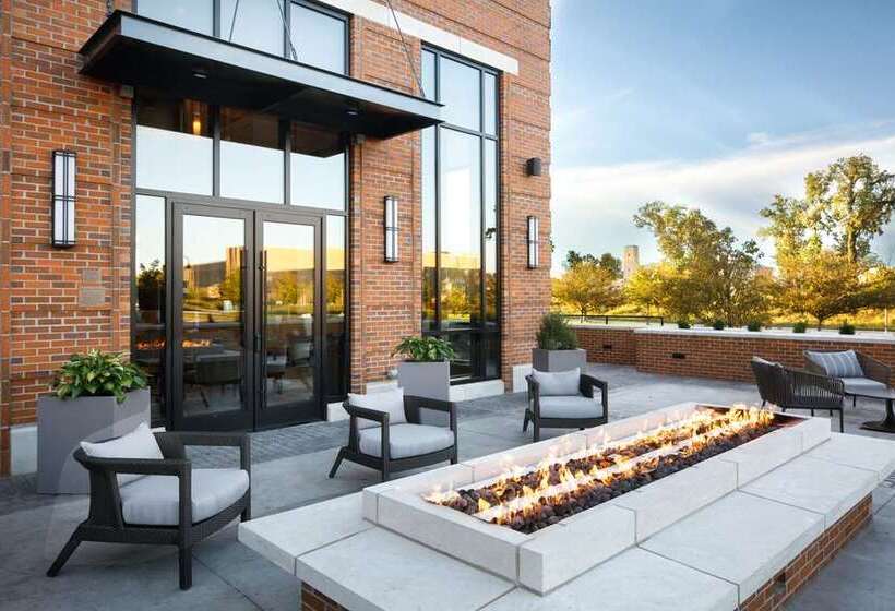 هتل Embassy Suites By Hilton South Bend At Notre Dame