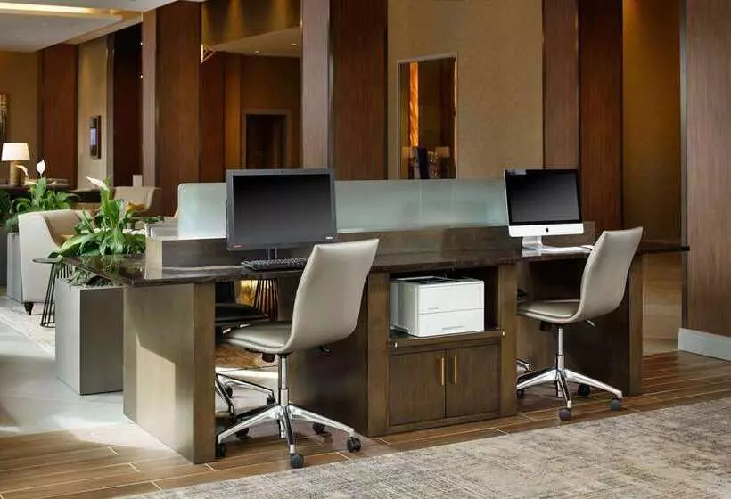 ホテル Embassy Suites By Hilton South Bend At Notre Dame