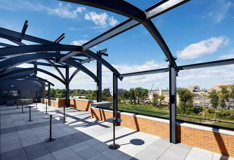 ホテル Embassy Suites By Hilton South Bend At Notre Dame