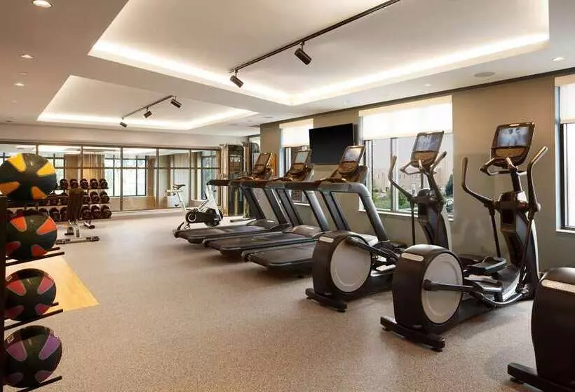 ホテル Embassy Suites By Hilton South Bend At Notre Dame