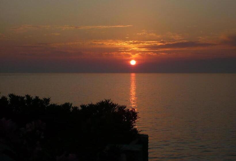 Отель Filoxenia