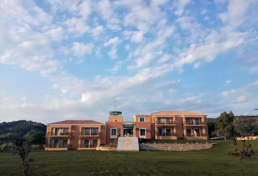 ホテル Finiki Plaza