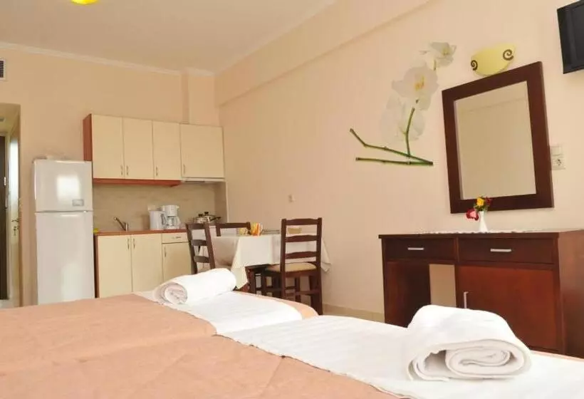 ホテル Finiki Plaza