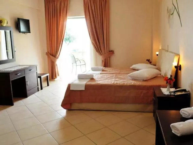 ホテル Finiki Plaza