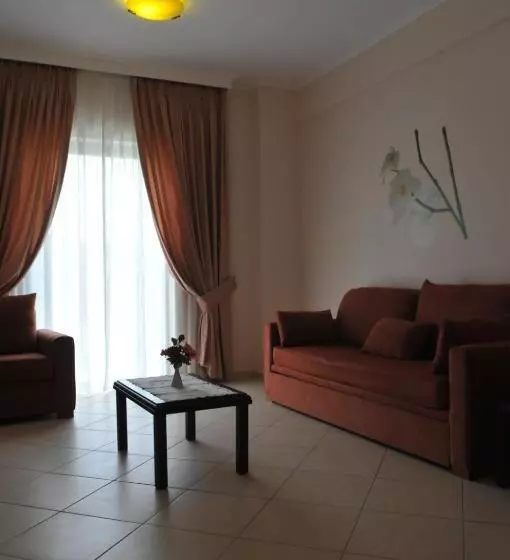 ホテル Finiki Plaza