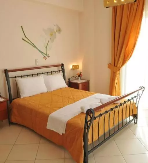 ホテル Finiki Plaza