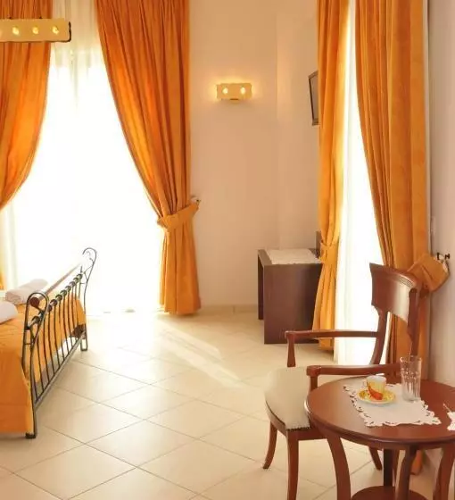 ホテル Finiki Plaza