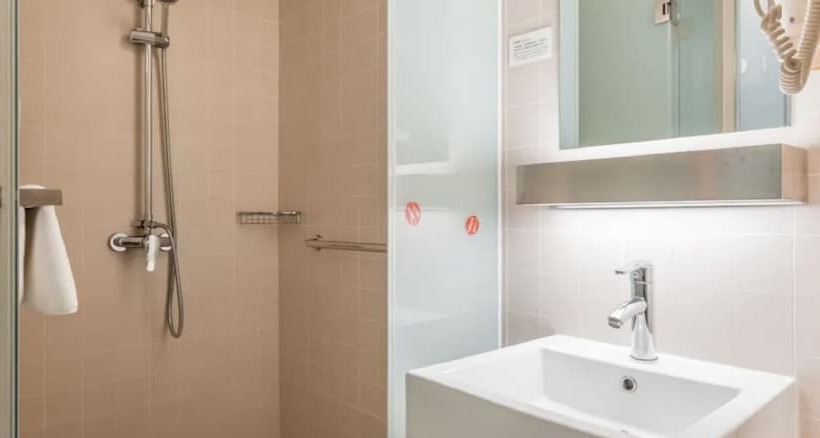 Otel Jinjiang Inn Shanghai Xintiandi Xizang South Road