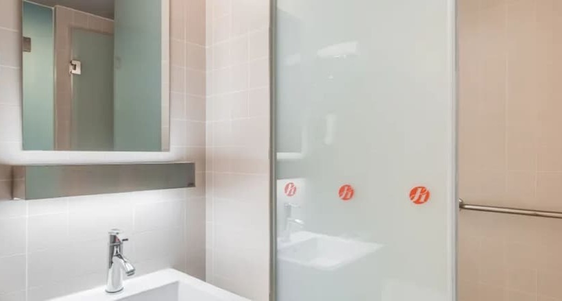 Otel Jinjiang Inn Shanghai Xintiandi Xizang South Road