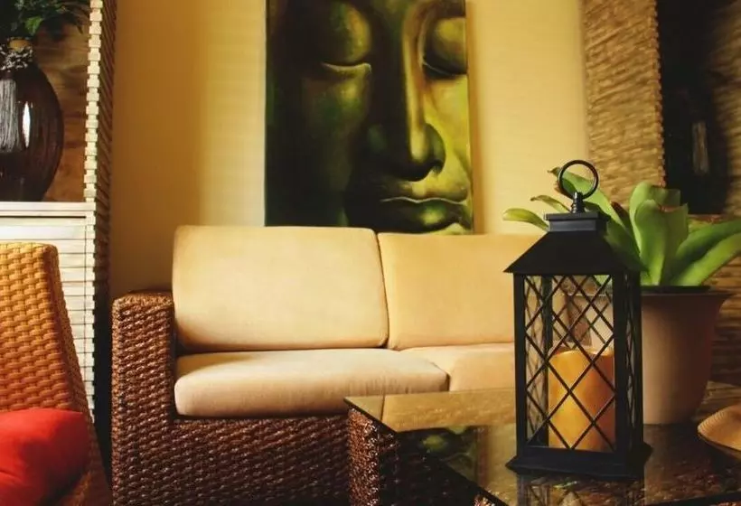 Hotel One Pacific