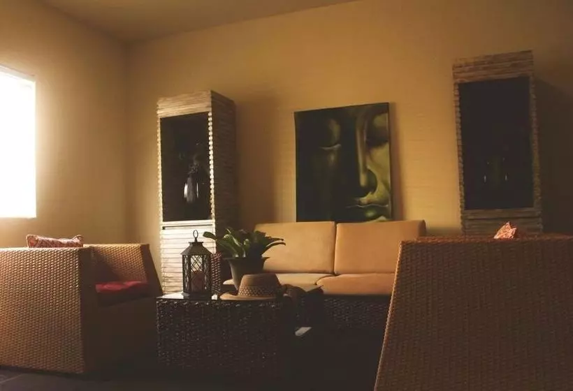 Hotel One Pacific