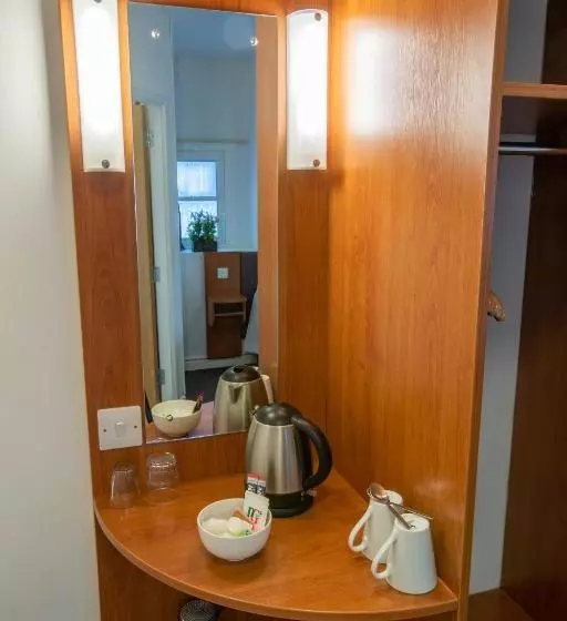 Hotelli Redwings Lodge Solihull