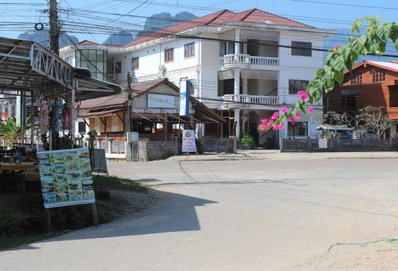 호텔 Vang Vieng Garden Bungalow