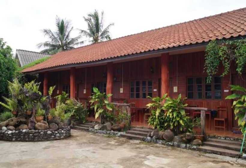 호텔 Vang Vieng Garden Bungalow