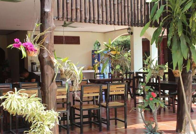 호텔 Vang Vieng Garden Bungalow