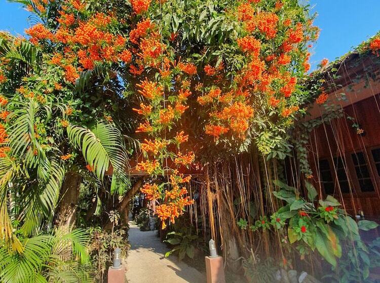 호텔 Vang Vieng Garden Bungalow