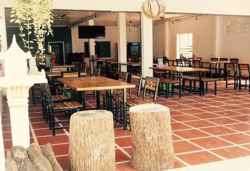 호텔 Vang Vieng Garden Bungalow