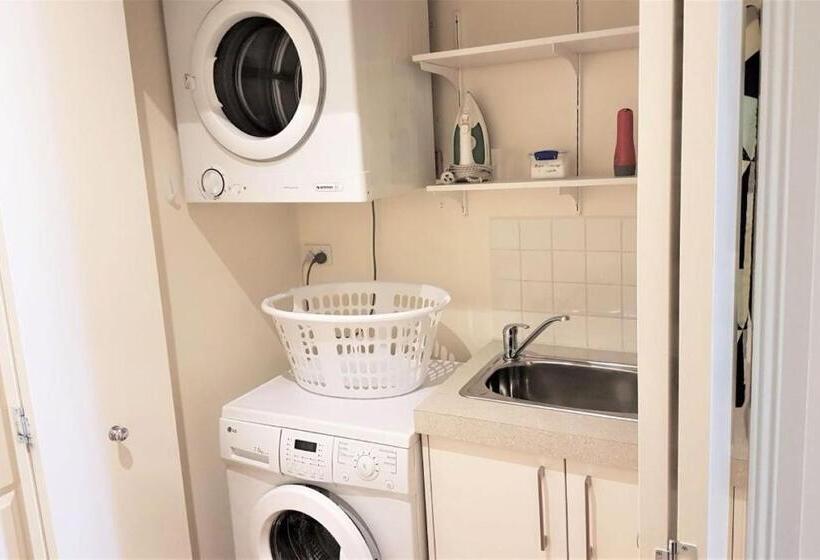 Healesville House   Fig Tree House