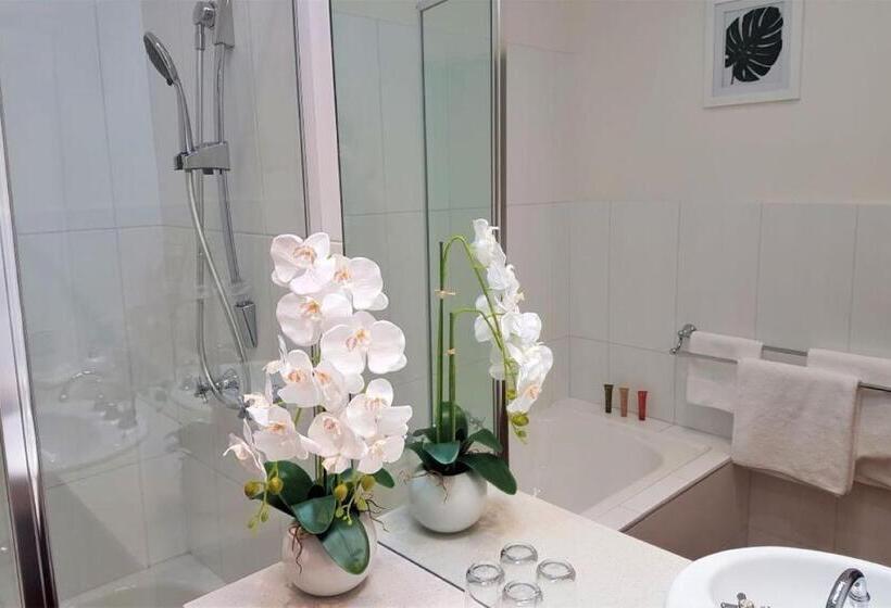 Healesville House   Fig Tree House