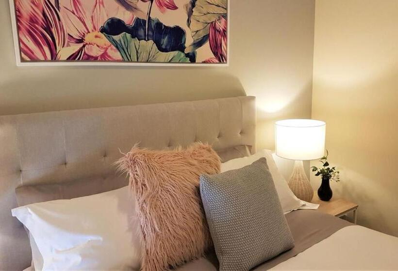 Healesville House   Fig Tree House