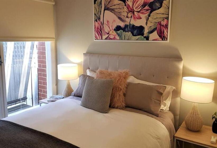 Healesville House   Fig Tree House