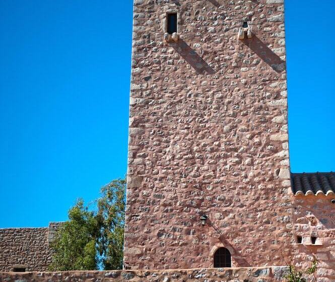 בית מלון כפרי Arapakis Historic Castle