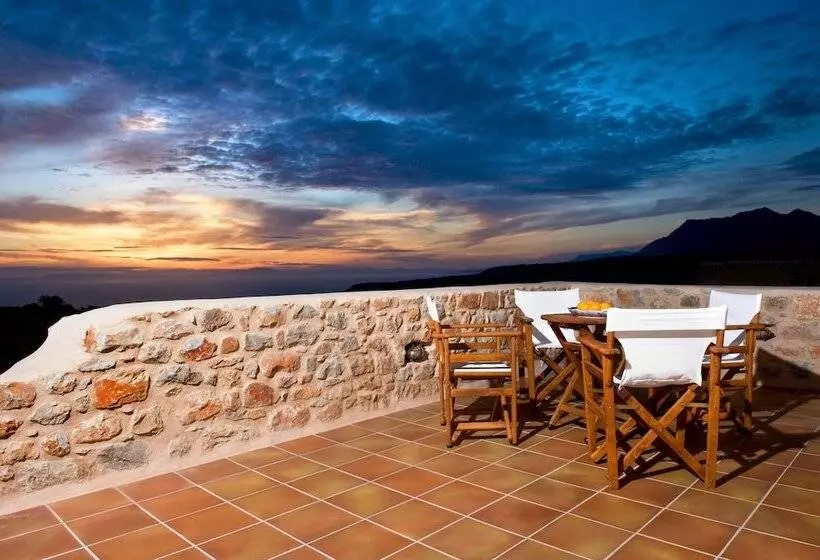 Hotelli Arapakis Historic Castle