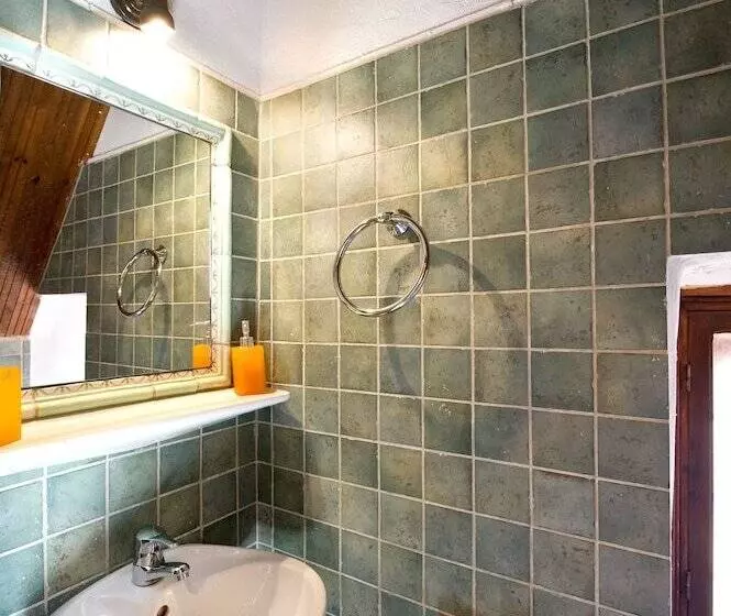 Hotelli Arapakis Historic Castle