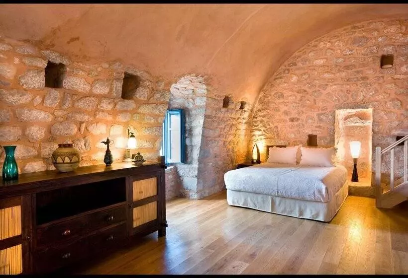 Hotelli Arapakis Historic Castle