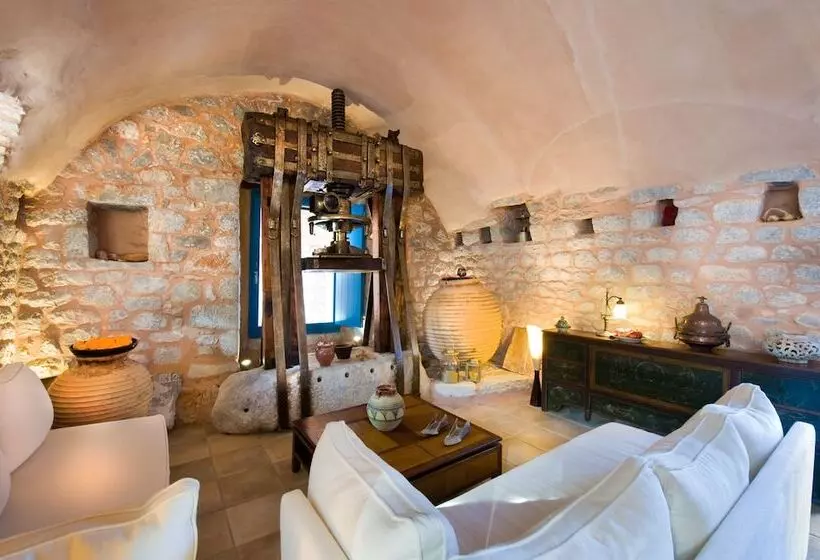 Hotelli Arapakis Historic Castle