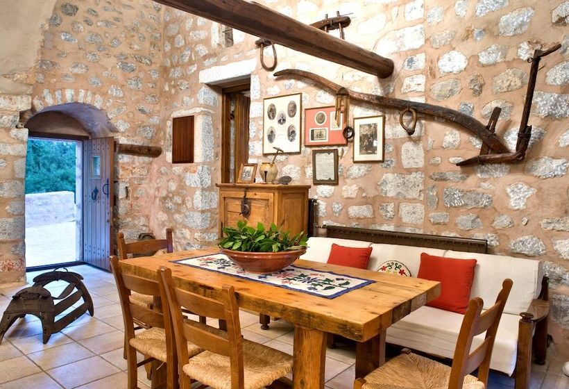 בית מלון כפרי Arapakis Historic Castle